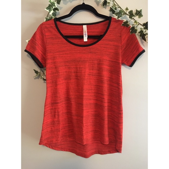 LuLaRoe Tops - ~Lularoe~ Red Short sleeve tee
